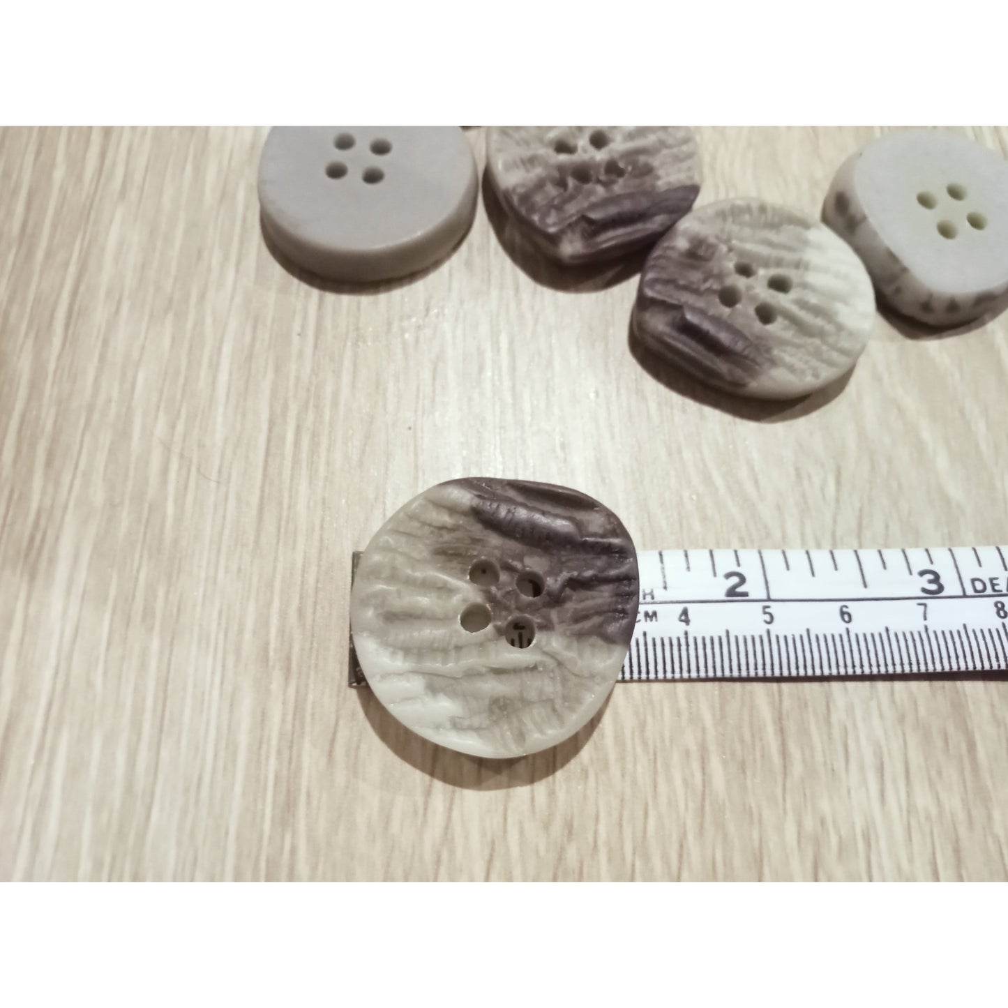 Rock salt design button - 4 holes