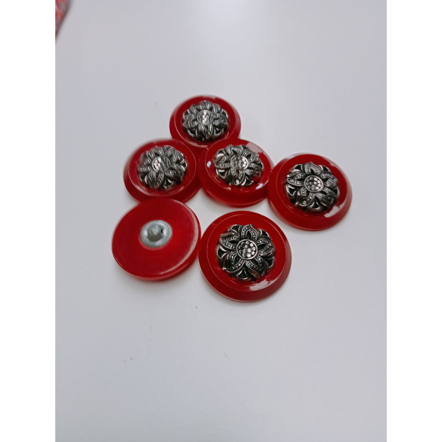 Floral centre resin button