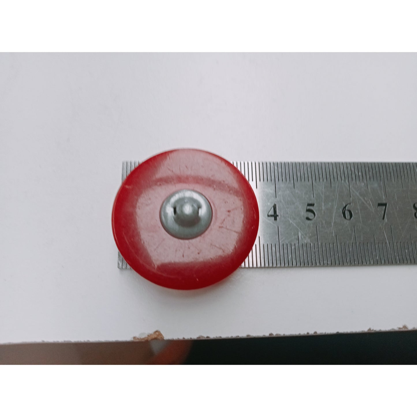 Floral centre resin button