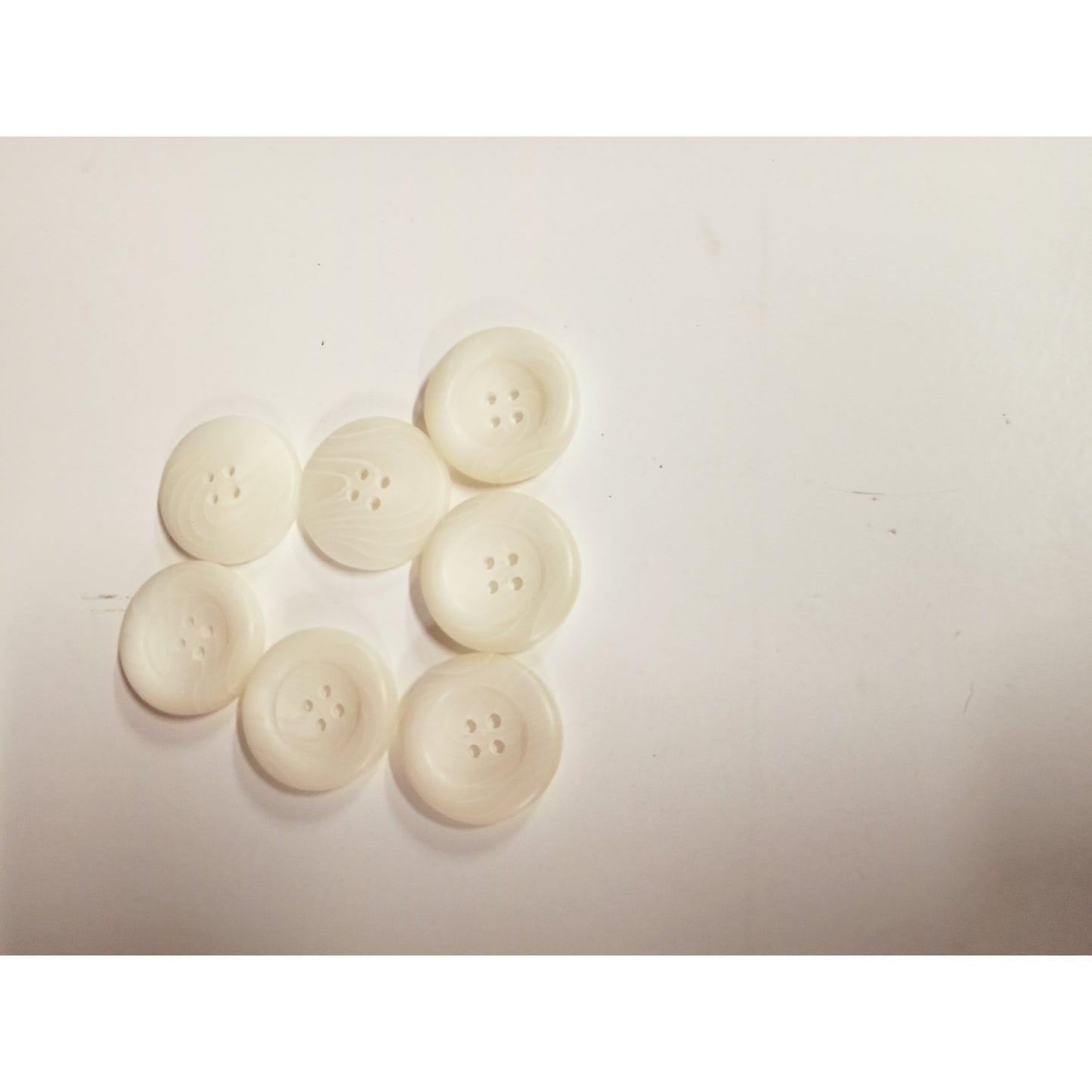 3.5cm ecru resin buttons