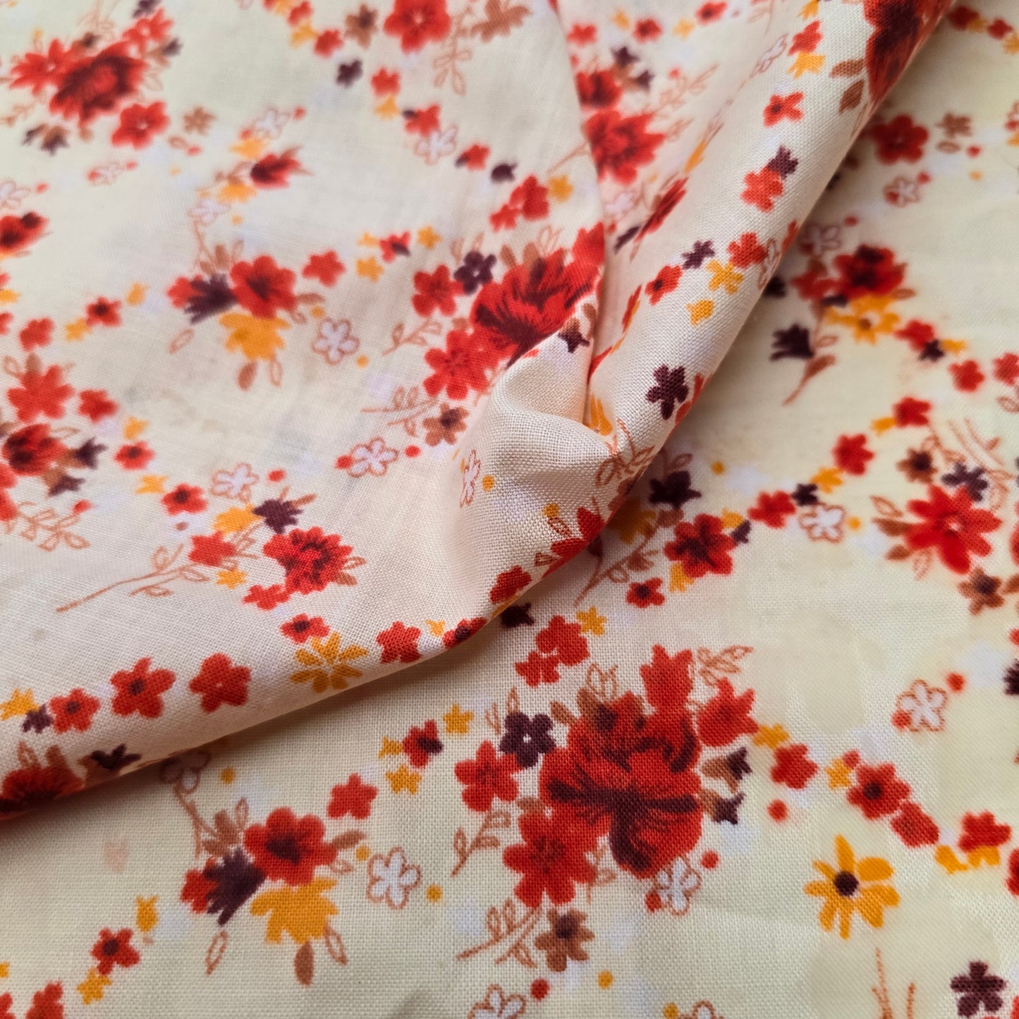 Floral printed cotton lawn - 2mtrs