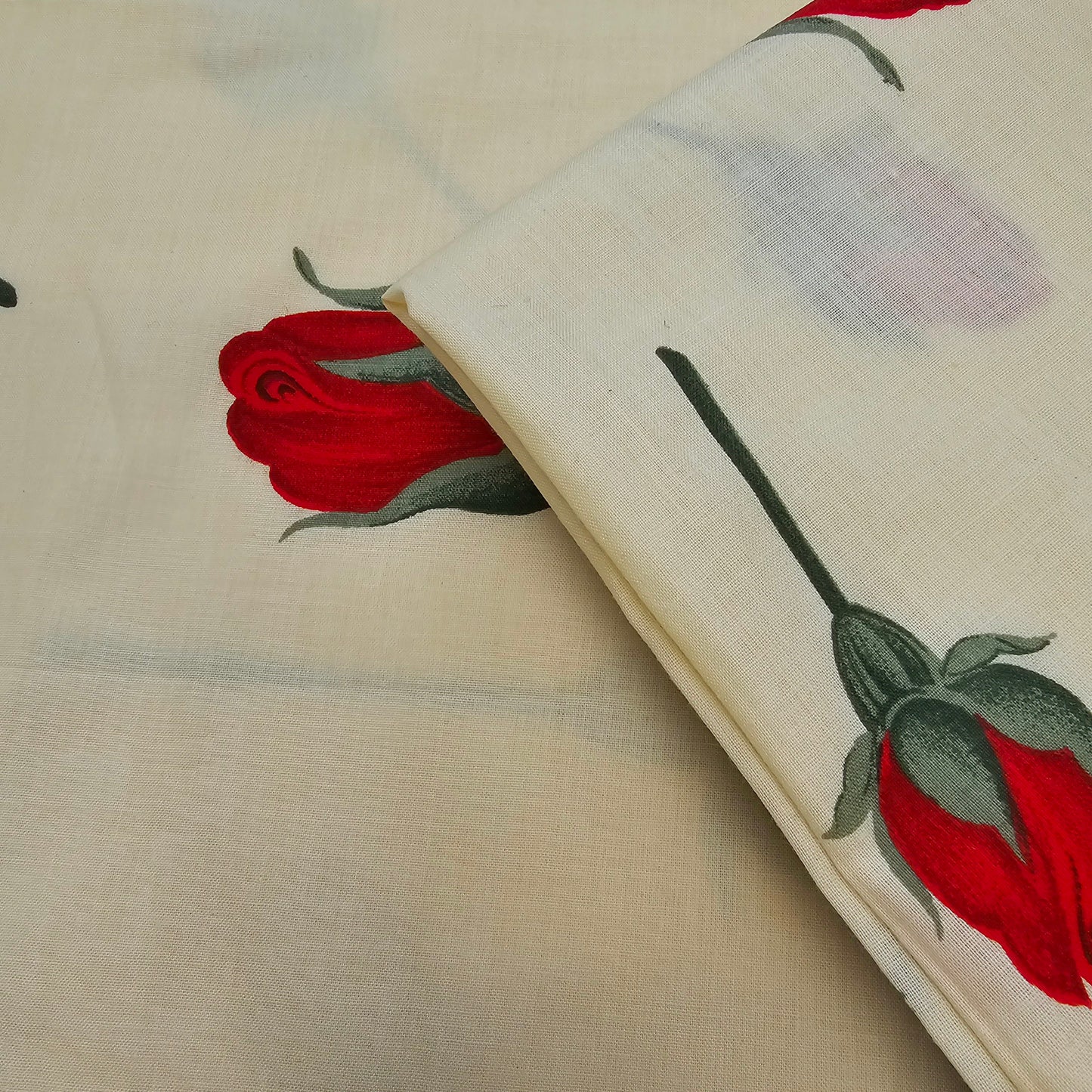 Roses - printed woven cotton -2.40mtrs