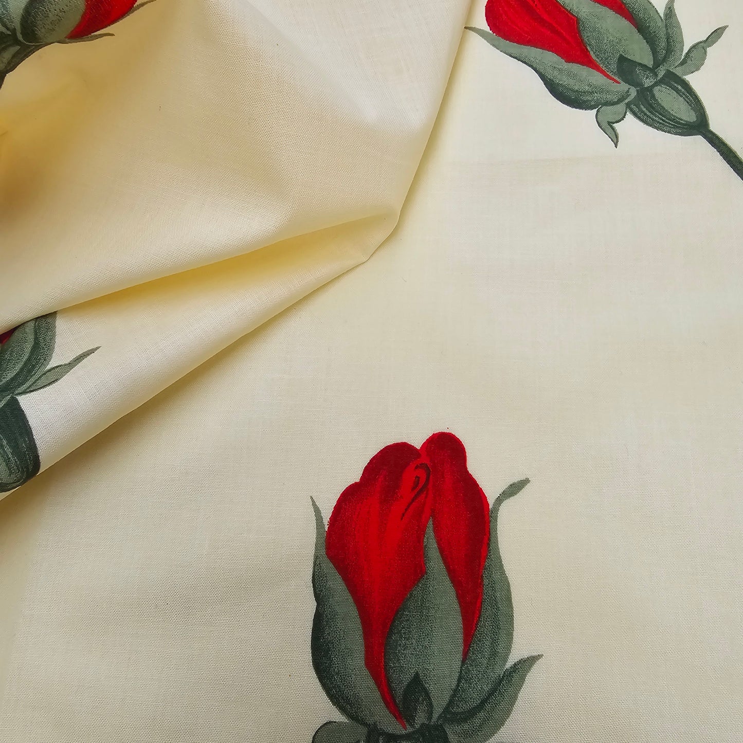 Roses - printed woven cotton -2.40mtrs