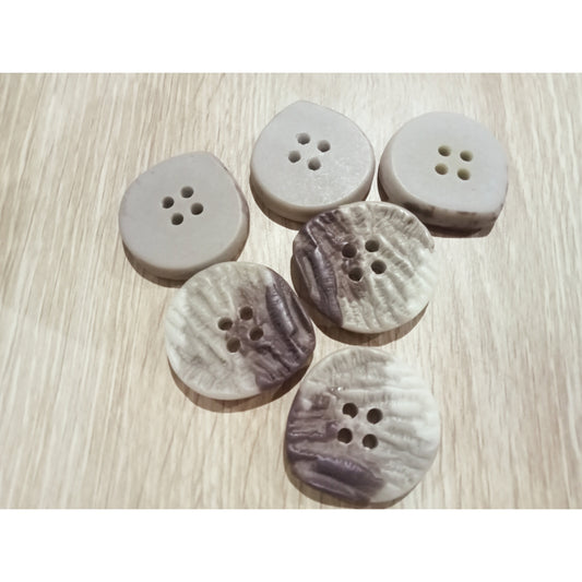 Rock salt design button - 4 holes