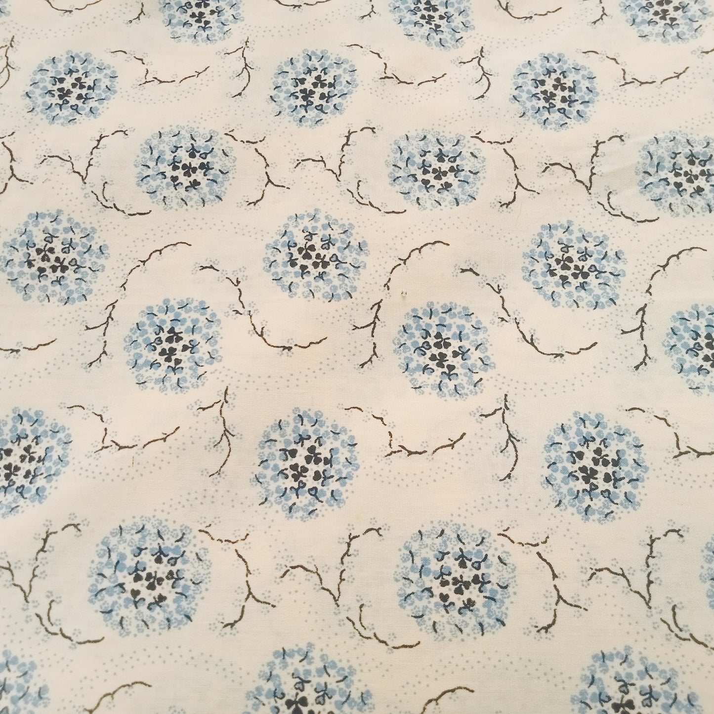 Posie - floral printed cotton fabric - 1/2mtr