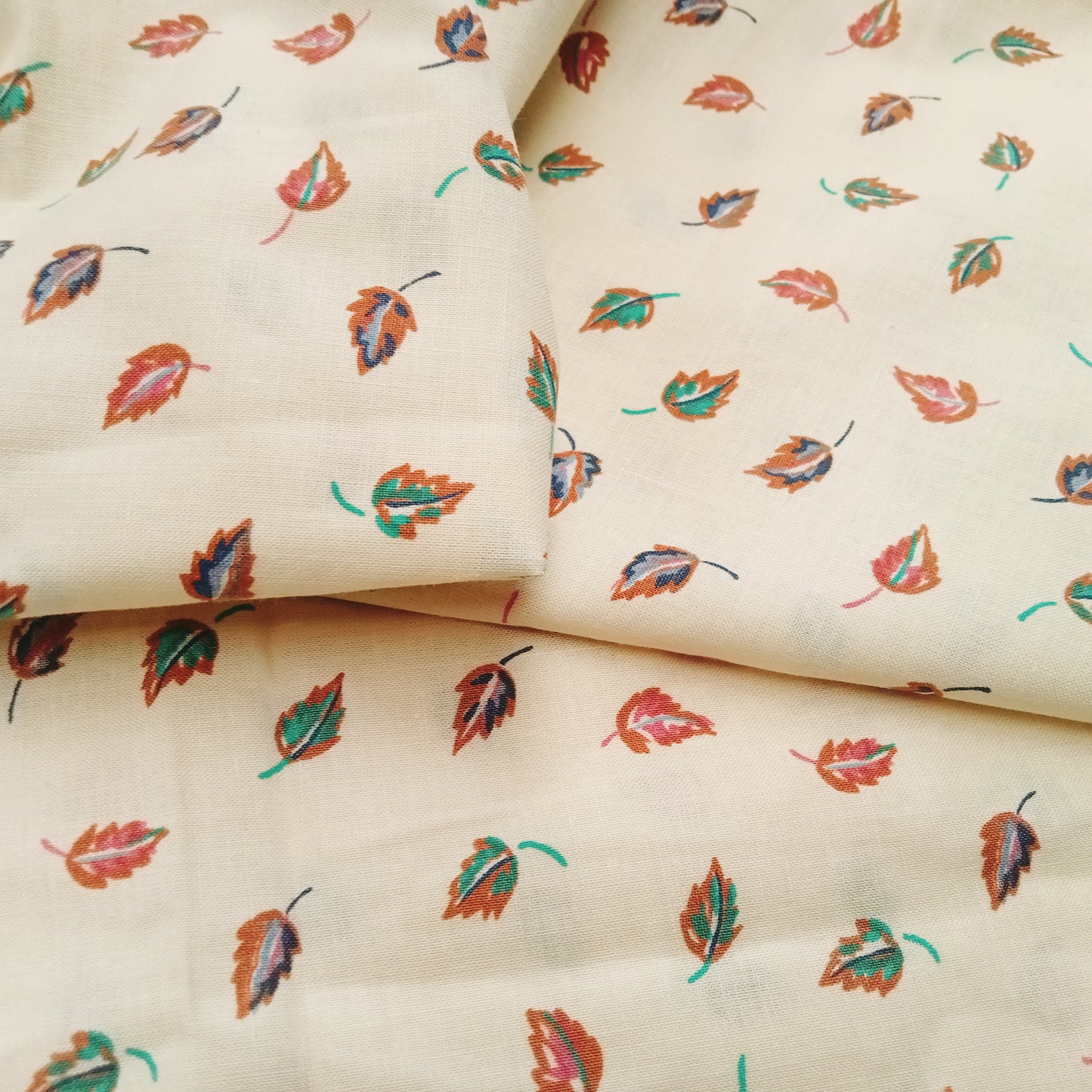 Autumn leaves - woven cotton fabric - 1.47mtrs