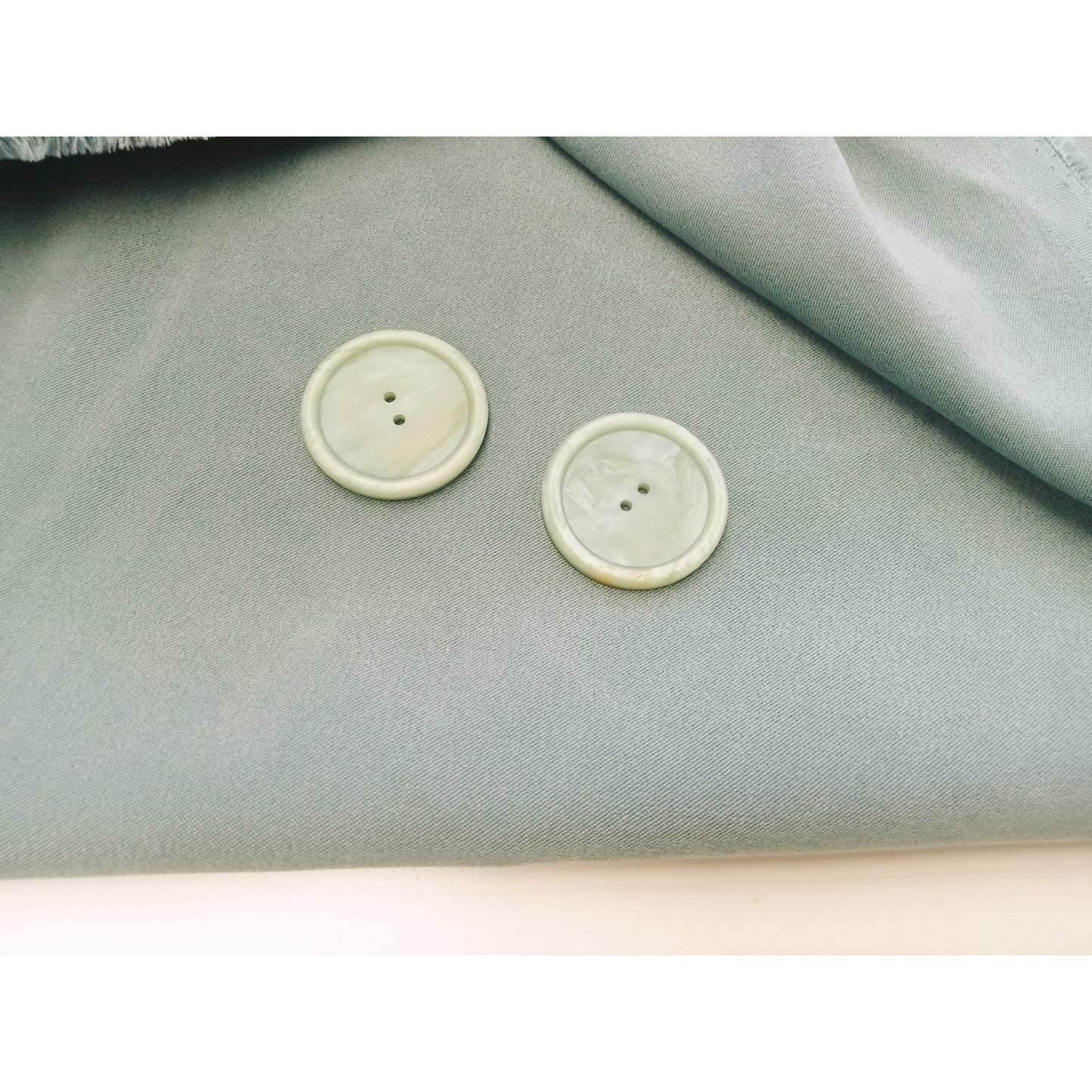 3.5cm sage resin buttons -2